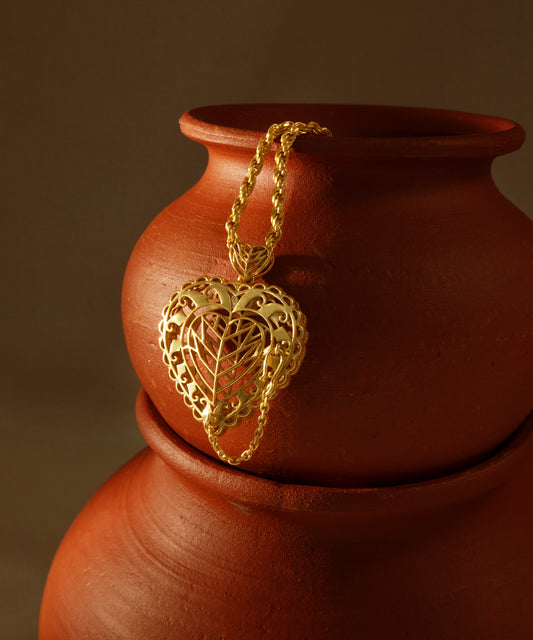 Rakaan Openable Pendant Necklace with Chain – Gold Finish