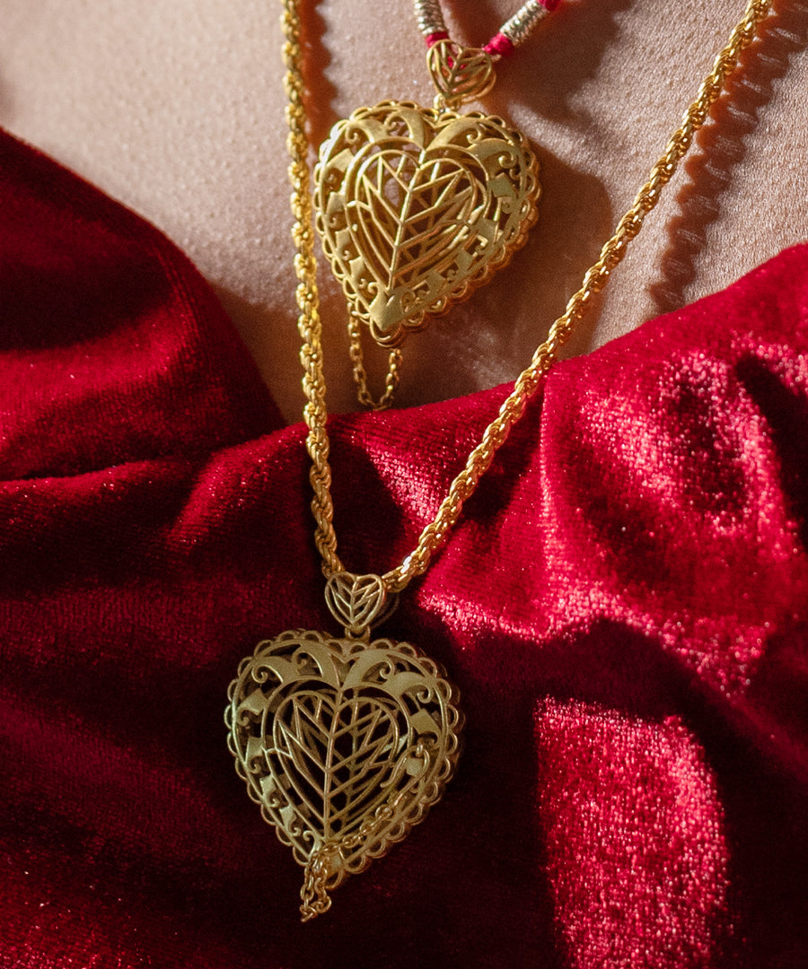 Rakaan Openable Pendant Necklace with Chain – Gold Finish