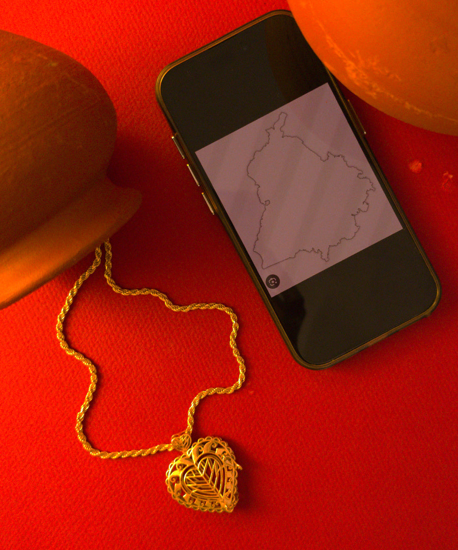 Rakaan Openable Pendant Necklace with Chain – Gold Finish