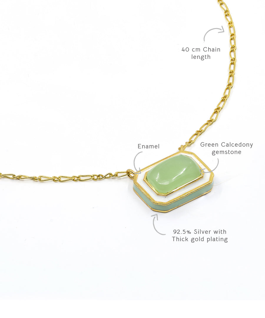 Specification of green handmade chain necklace.
