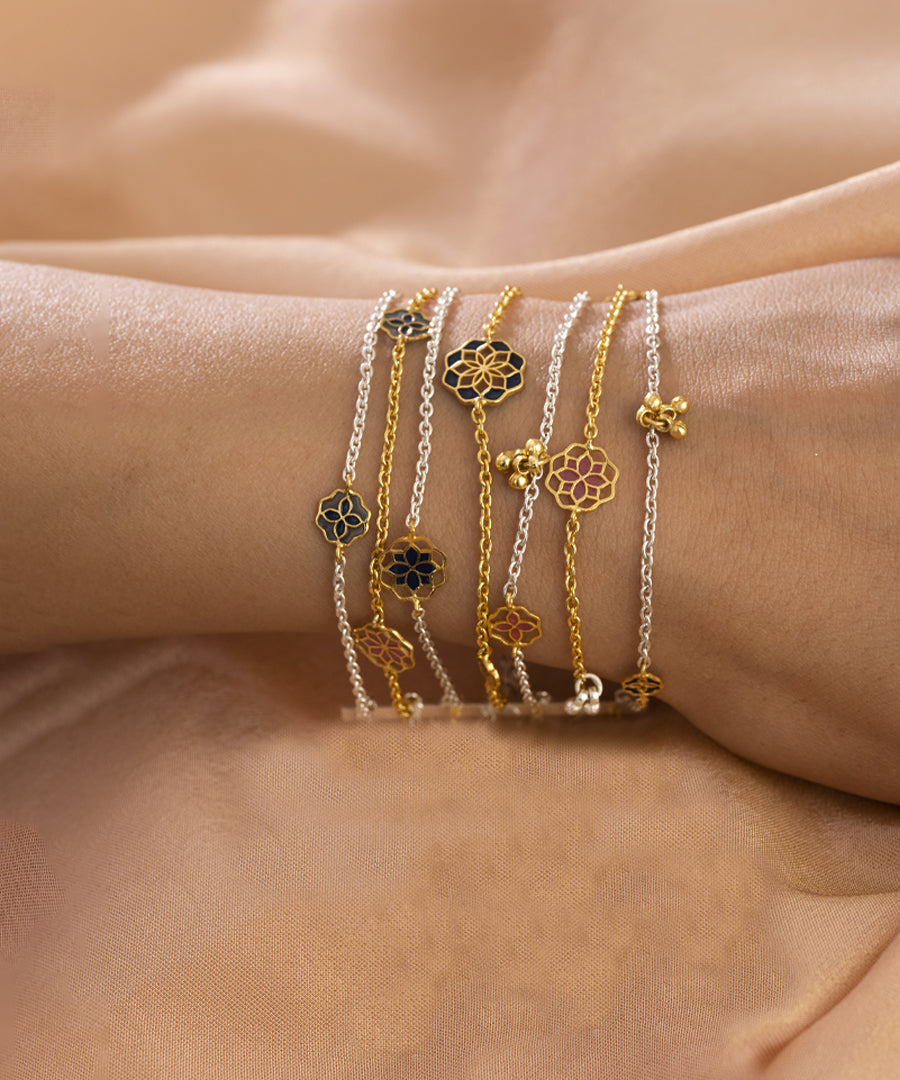 Flower motif designer chain bracelet with adjustable chain extention for perfect fit.