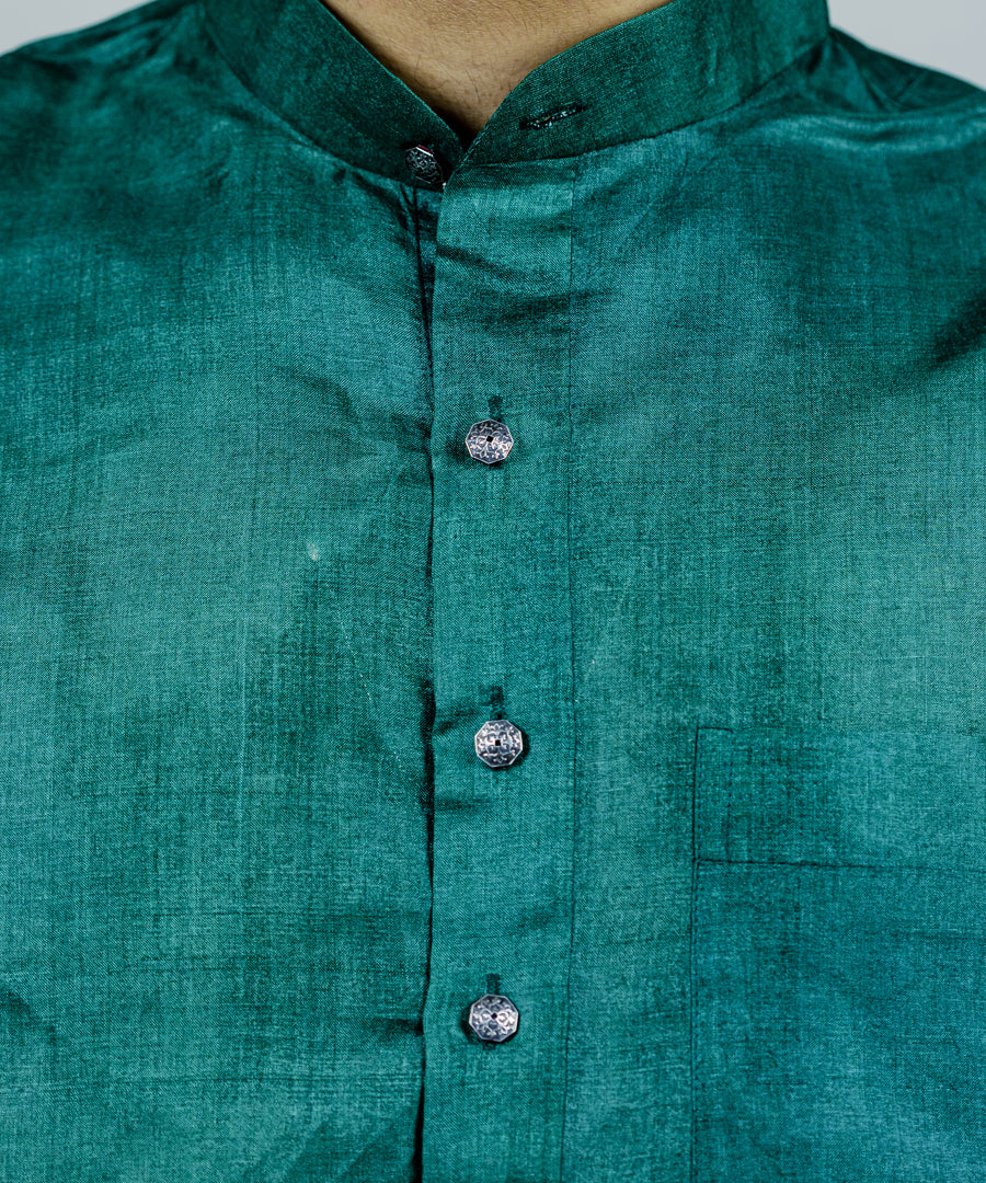 Stud button back with secure chain.