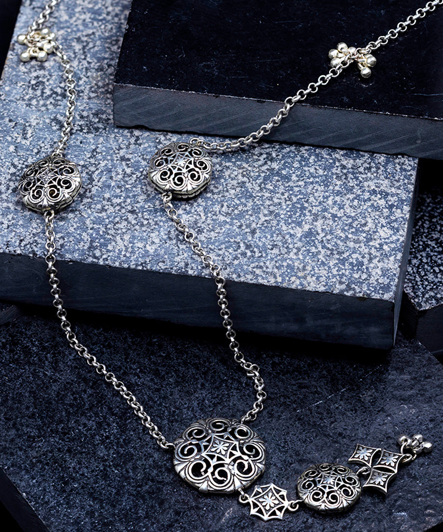 Tarnishfree long necklace with beautiful motif design.