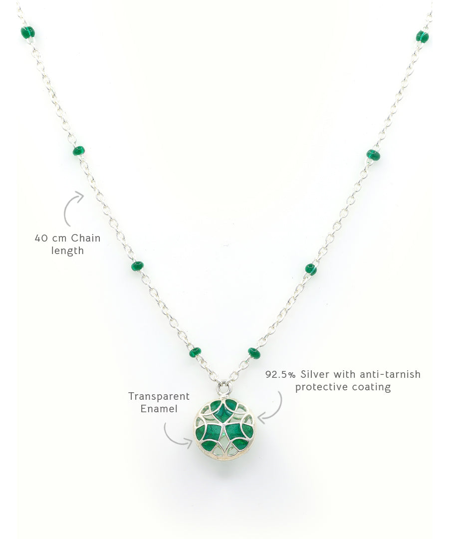 Detailed specifications of silver chain necklace.