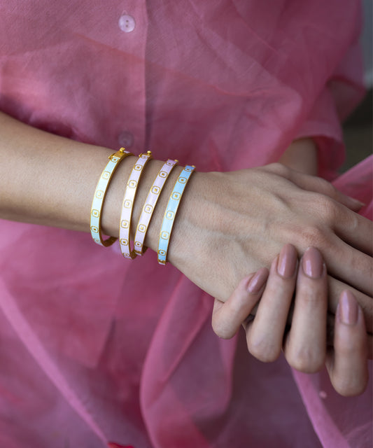 Tranquil Holiday Bracelet Pink