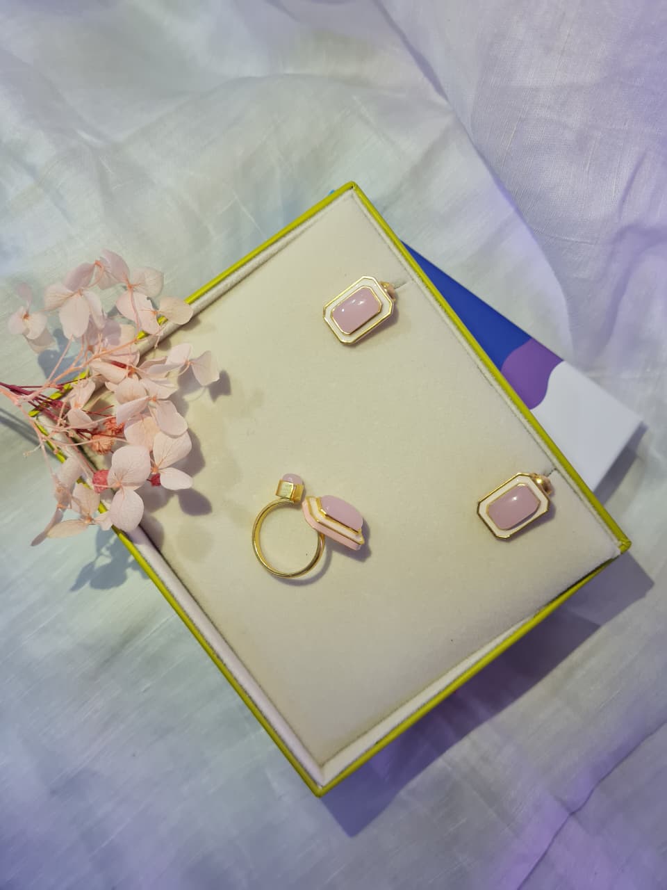 Tranquil Stud Earrings With Adjustable Ring - Gift Box For Women - Sterling Silver